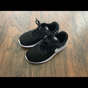Nike Kids' Tanjun GS Shoes Black Size 2.5